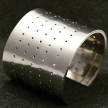 Load image into Gallery viewer, Perforated cuff