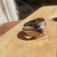 Load image into Gallery viewer, Textured love Ring