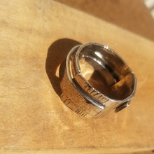 Load image into Gallery viewer, Textured love Ring