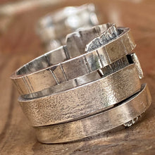Load image into Gallery viewer, Textured Love Ring 11